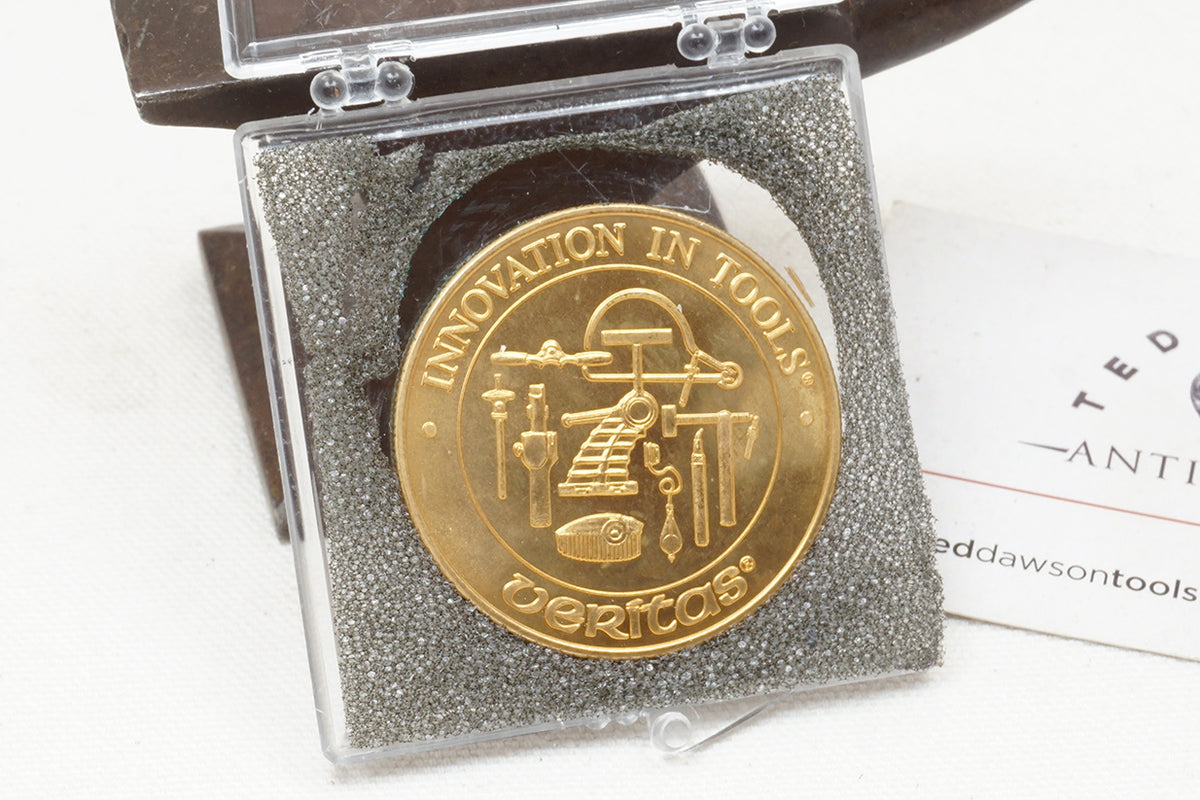 リターンタグ／ノベルティ／トークン／US ANTIQUE ＆VINTAGE NEW OLD STOCK VERITAS PLANE & TOOLS MEDALLION IN ORIGINAL CASE