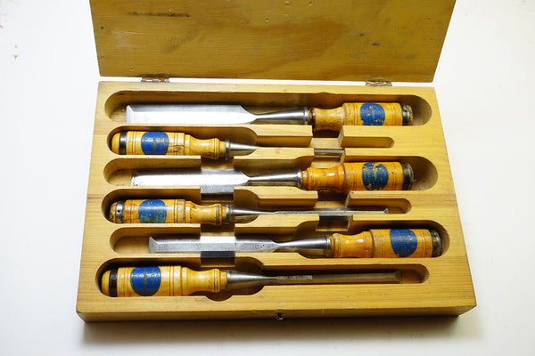 EXCELLENT SET OF 6 BERG CHISELS IN ORIGINAL BOX