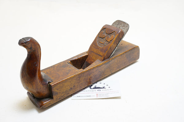 WONDERFUL EARLY CARVED EUROPEAN HORNED ROUND PLANE - HEART MOTIF