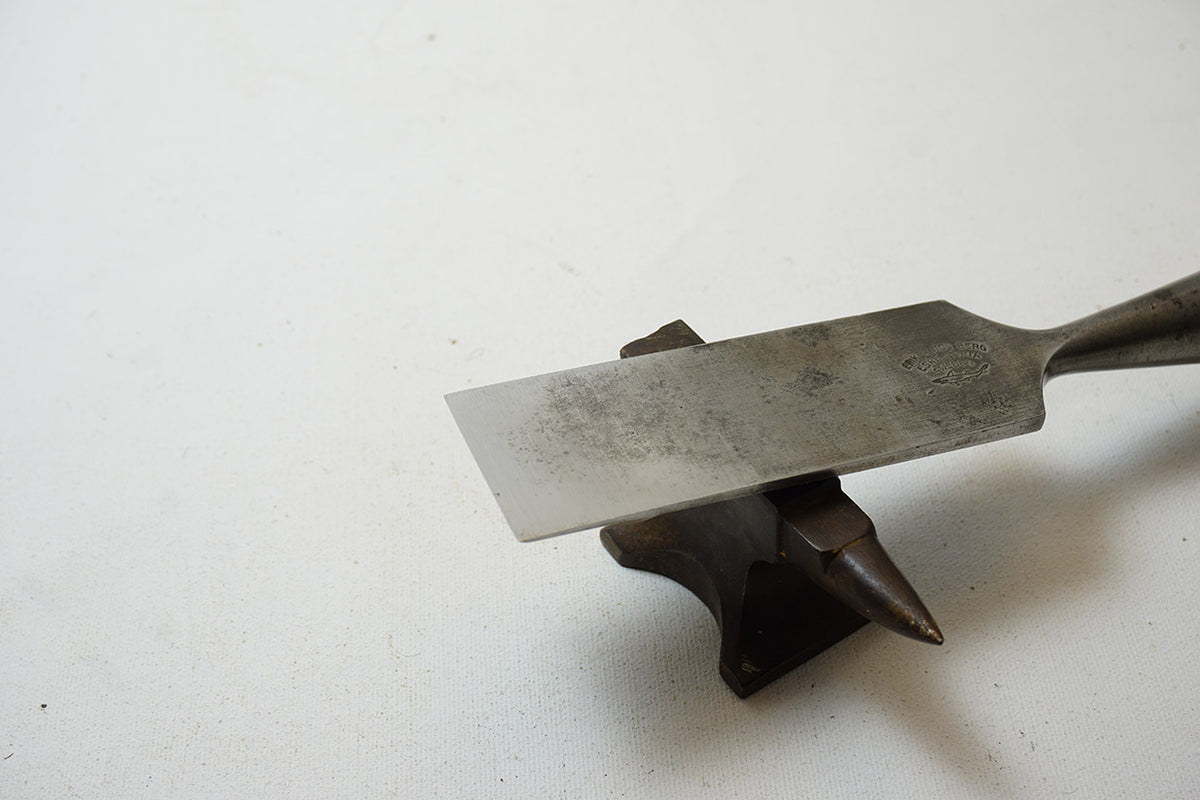 FINE E. A. BERG ESKILSTUNA SOCKET CHISEL - 1 1/2" – Ted Dawson Antique ...