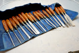 FINE SET OF 18 FOOTPRINT CARVING CHISELS IN FITTED CANVAS ROLL