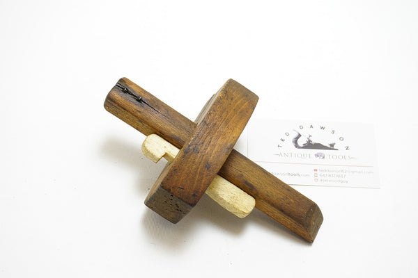 EARLY MARKING GAUGE WITH WHALEBONE WEDGE