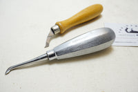 PAIR OF CHIP CARVING KNIVES