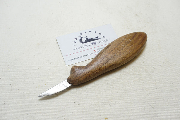FINE WALNUT HANDLED CHIP CARVING KNIFE