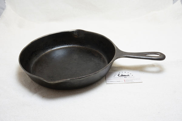 "HAMBURGER" LOGO MARTIN STOVE CO. CAST IRON PAN - 8" WITH HEAT RING