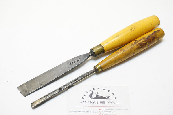 FINE PAIR OF S J ADDIS CARVING CHISELS - V AND STRAIGHT