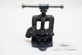 FINE SMALL WODEN 180/0 BENCH MOUNTED PIPE VISE