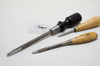 2 FINE SQUARE SHANK TURNSCREWS (IRWIN PERFECT) PLUS AWL