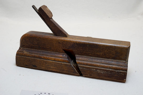 UNUSUAL EARLY 18TH CENTURY MOLDING PLANE