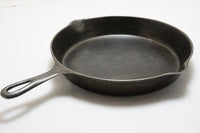 VERY EARLY CANADIAN T. EATON CAST IRON SKILLET / FRYING PAN - 9"