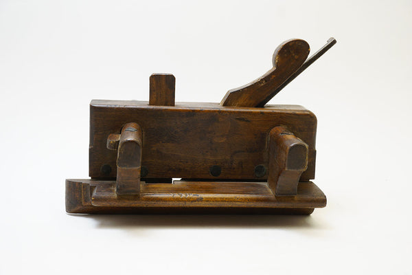 18TH CENTURY WEDGE STYLE PLOW PLANE WITH DISTINCTIVE PROFILE WEDGES